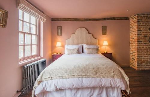 Rochester House | The Wonky House