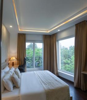 DLF City Hotel | The Woodbury