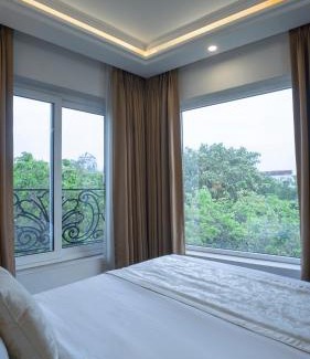 DLF City Hotel | The Woodbury