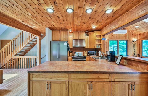 Lake Ariel House | The Woodhill Hideout - All Season Family Fun