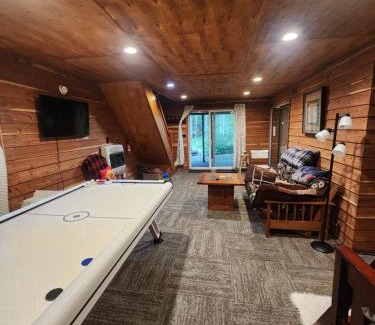 Lake Ariel Ski Chalet | The Woodland Hideout with private Hot Tub & Sauna