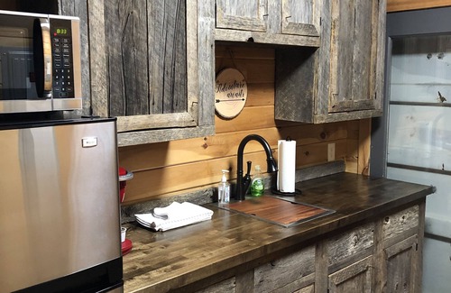 Stanton Cabin | The WOODS Shipping Container Cabin-High Speed WiFi!-Hot Tub!-Covered Deck!-RELAX