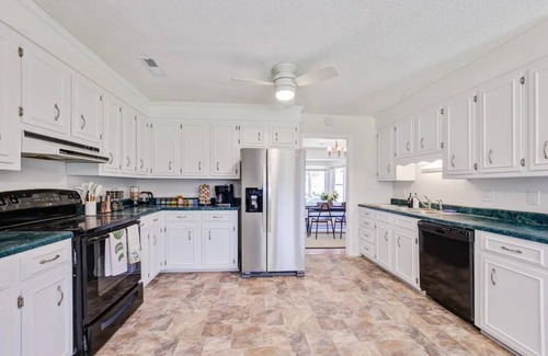 North Charleston House | The Yan- fam friendly 4 bedroom