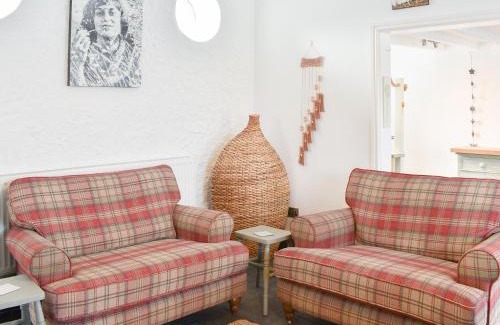 Dinas House | The Yard Beach Cottage - Uk43653