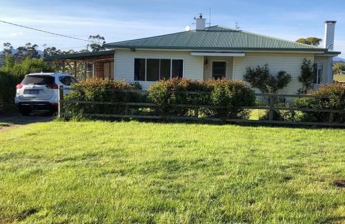 Lower Barrington House | The yellow house