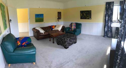 Lower Barrington House | The yellow house