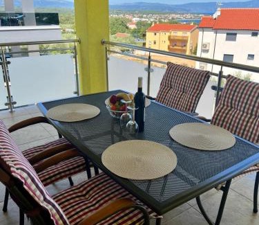 Milcetici Apartment | The Yellow House
