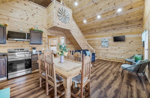 Dennis Cabin | The Yellow Rose Cabin on Lake Granbury
