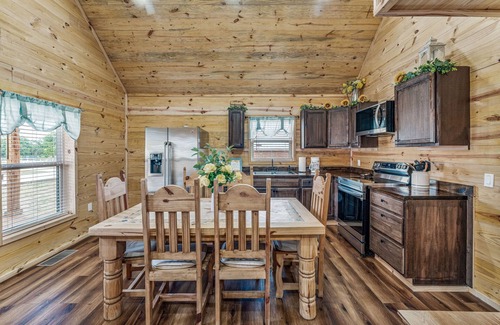 Dennis Cabin | The Yellow Rose Cabin on Lake Granbury