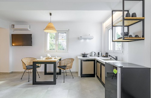 Pyrgos Bed & Breakfast | THEALOS SANTORINI