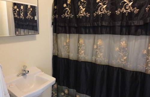 Westfield Hotel | Theater Motel