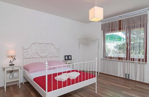 Kamen Apartment | These simply and nicely furnished apartments are located on the outskirts of Split.