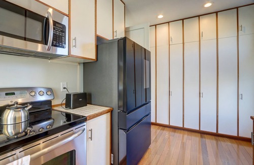 Eastlake Condo | Third floor Condo with deck and stunning views of Lake Union