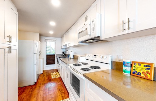 Maalaea Condo | Third floor oceanfront condo w/outdoor pool access, ocean view, and private W/D