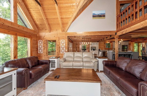 Townsend Cabin | This 5 bedroom 5 bath log cabin with spectacular views, secluded, & Hot-tub