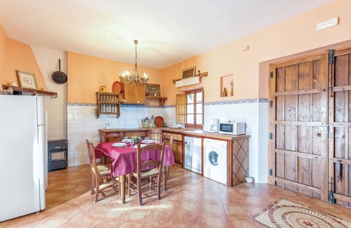 Antequera House | This Andalusian vacation home in the countryside near Antequera, close to the Costa del Sol, is loca