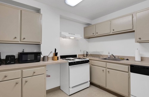 Downtown Harrisburg Apartment | This apartment is a 2 bedroom(s), 1 bathrooms, located in Harrisburg, PA.