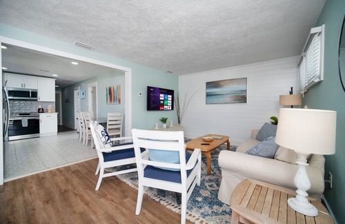 Jacksonville Beach Apartment | This apartment is a 2 bedroom(s), 1 bathrooms, located in Jacksonville, FL.