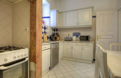 Lisbon Old Town Apartment | This apartment is very convenient for both tourists and business people.