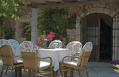 Llubi House | This child-friendly finca is enchantingly located, surrounded by nature and on an enormous plot.