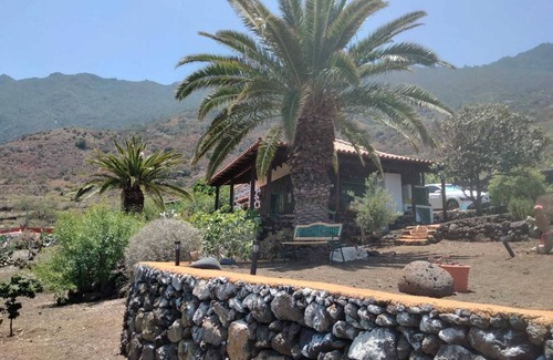 Tigaday House | This comfortable, well-loved vacation home has a spectacular panoramic view