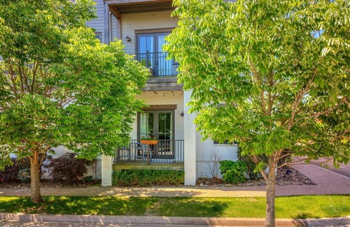 Eufaula Condo | This condominium is a 3 bedroom(s), 2 bathrooms, located in Carlton Landing, OK.
