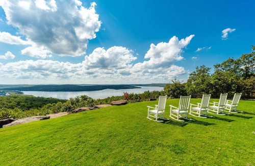 Eufaula Condo | This condominium is a 3 bedroom(s), 2 bathrooms, located in Carlton Landing, OK.