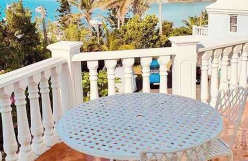 Sandys House | This contemporary 2 bedroom is located in Sandys parish and boasts beautiful views of Ellys Harbour