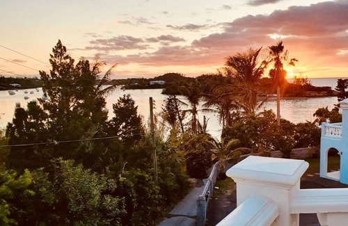 Sandys House | This contemporary 2 bedroom is located in Sandys parish and boasts beautiful views of Ellys Harbour