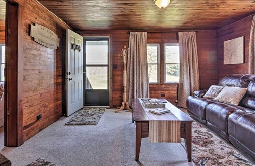 Wears Valley Cottage | This cottage is a 2 bedroom(s), 1 bathrooms, located in Sevierville, TN.