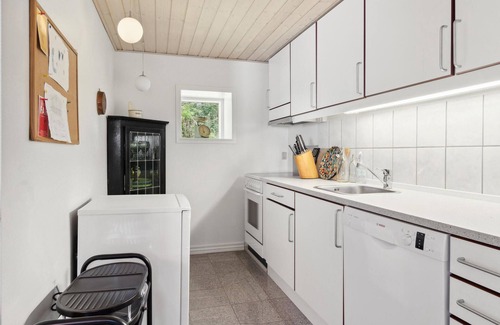 Ertebølle House | This former and beautiful homestead welcomes you with a view of the Limfjord in Ertebølle