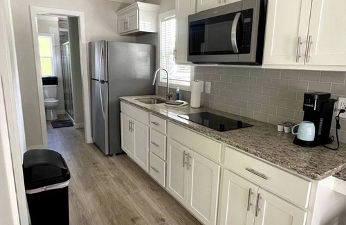 London House | This house is a 2 bedroom(s), 1 bathrooms, located in London, KY.