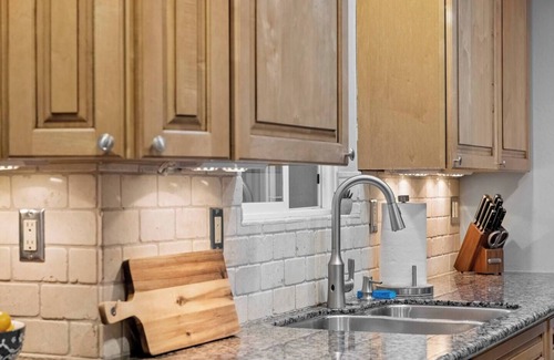 San Rafael House | This house is a 3 bedroom(s), 2 bathrooms, located in San Rafael, CA.