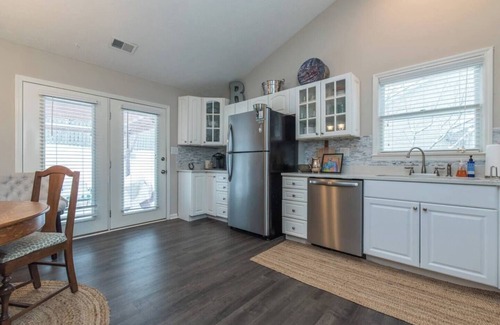 Keene House | This house is a 3 bedroom(s), 2 bathrooms, located in Lexington, KY.