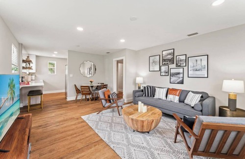 Murray Hill House | This house is a 3 bedroom(s), 3 bathrooms, located in Jacksonville, FL.