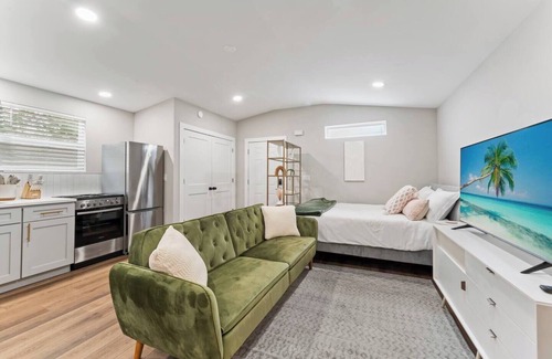 Murray Hill House | This house is a 3 bedroom(s), 3 bathrooms, located in Jacksonville, FL.