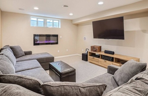 Southeast House | This house is a 4 bedroom(s), 2 bathrooms, located in Denver, CO.