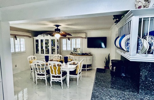 West Palm Beach House | This lovely 3bed/2bath/is located in West Palm Beach Fl. Hot tub, cl to Beach.