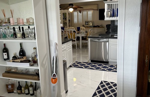 West Palm Beach House | This lovely 3bed/2bath/is located in West Palm Beach Fl. Hot tub, cl to Beach.