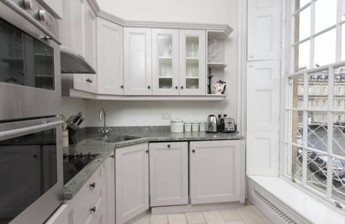 Upper Town Apartment | This lovely central apartment for two is a Georgian masterpiece.