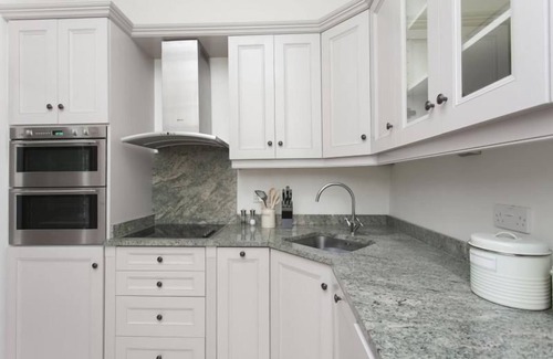 Upper Town Apartment | This lovely central apartment for two is a Georgian masterpiece.