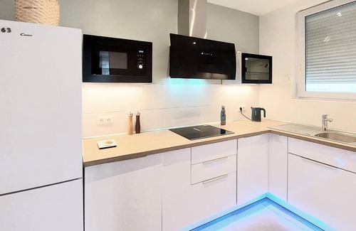 Les Pavillons-sous-Bois House | This modern and beautiful house welcomes you in a quiet area of Les-Pavillons-Sous-Bois.