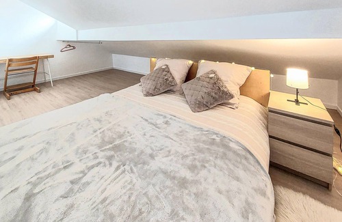 Les Pavillons-sous-Bois House | This modern and beautiful house welcomes you in a quiet area of Les-Pavillons-Sous-Bois.