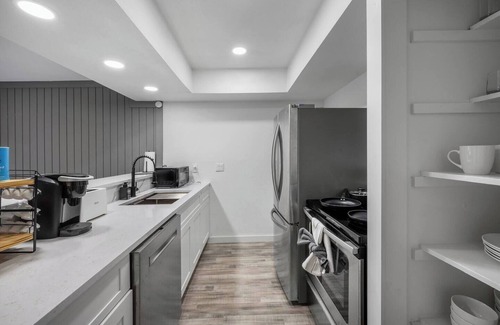 University Hills and Windsor Park House | This townhouse is a 3 bedroom(s), 2.5 bathrooms, located in Austin, TX.
