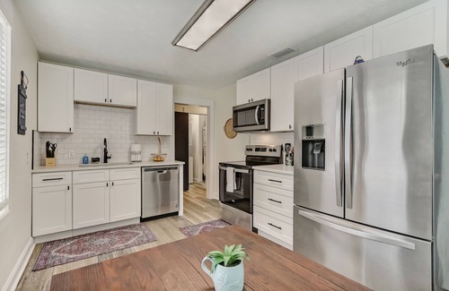 Lakeshore South House | This townhouse is a 1 bedroom(s), 1 bathrooms, located in Jacksonville, FL.