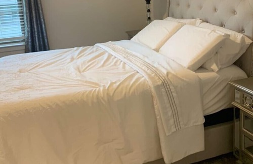 Addison Apartment | This unigue place has style and access like non other.