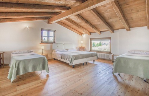 Capriva del Friuli Apartment | This vacation apartment in Capriva del Friuli (province of Gorizia) was obtained from an old stable