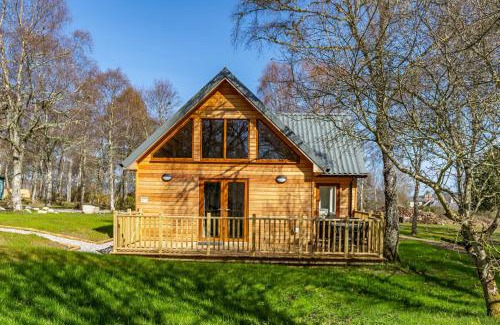 East Lewiston House | Thistle Lodge 18 with Hot Tub