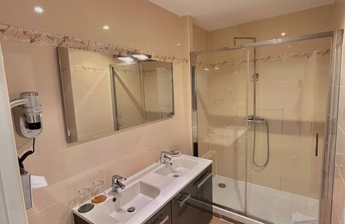 Thoiry Hotel | THOIRY ÉTOILE LODGE