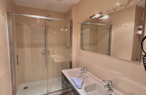 Thoiry Hotel | THOIRY ÉTOILE LODGE